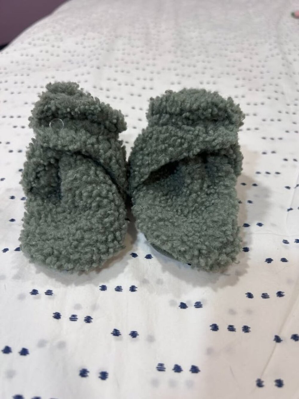 Robeez Baby Fleece Sherpa Snap Booties (3-6M, Green)